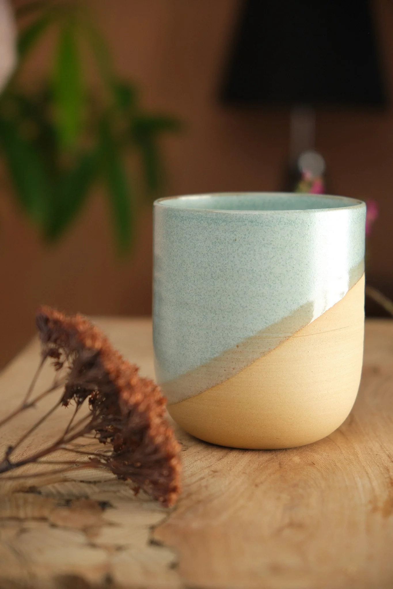 Tasse en grès de Dordogne La Paume céramique de couleur sable blanc