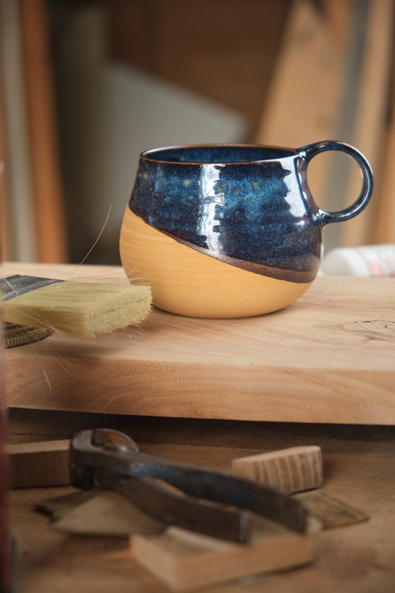 Mug poterie faite main en grès Sable et émail nuit.jpg