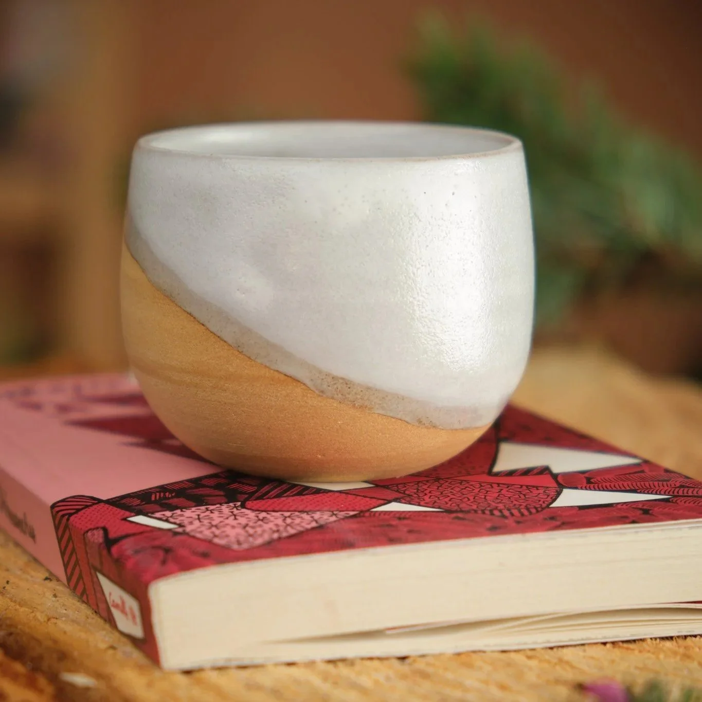 Tasse+caf%C3%A9+c%C3%A9ramique+sable+%C3%A9maillage+blanc+La+Paume+P%C3%A9rigord.jpg