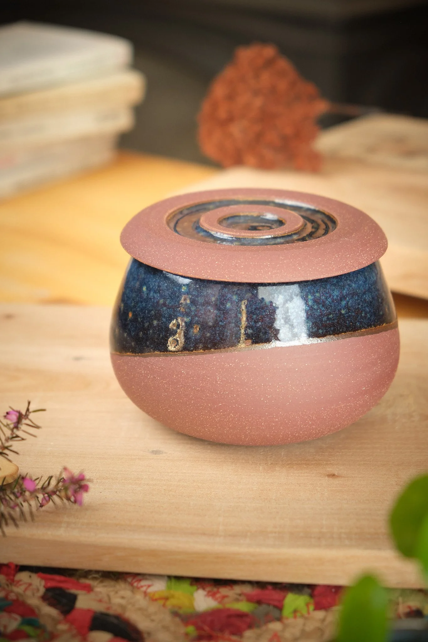 Beurrier poterie faite main en grès Sarlat rouge et nuit.jpg