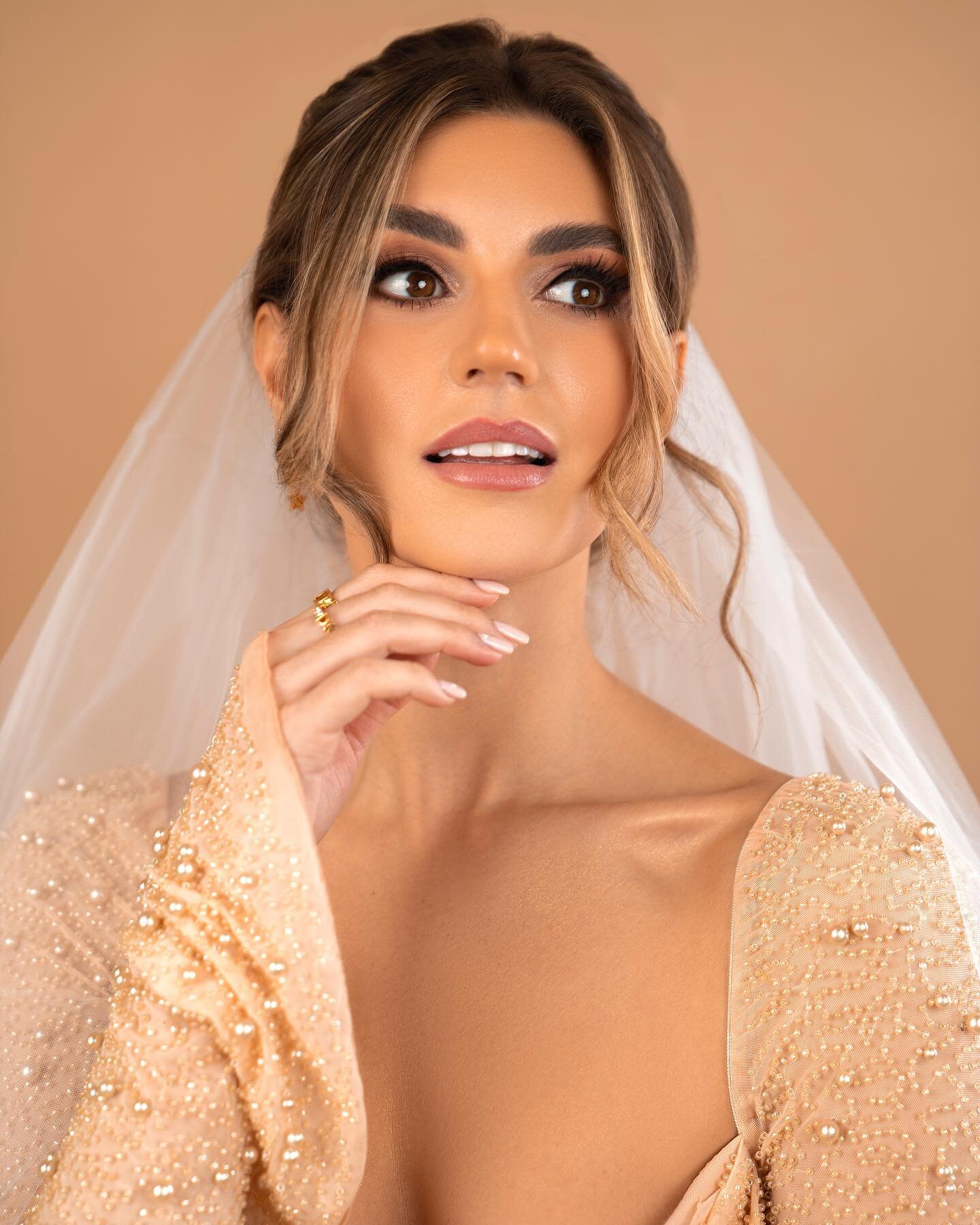 CALLING ALL BRIDES 📢👰&zwj;♀️💫

Did you know that we also offer bridal hair and makeup, whether you&rsquo;re getting married in the UK or Ibiza?

If you&rsquo;re wedding is coming up and you&rsquo;re looking for the ultimate glam team, then just se
