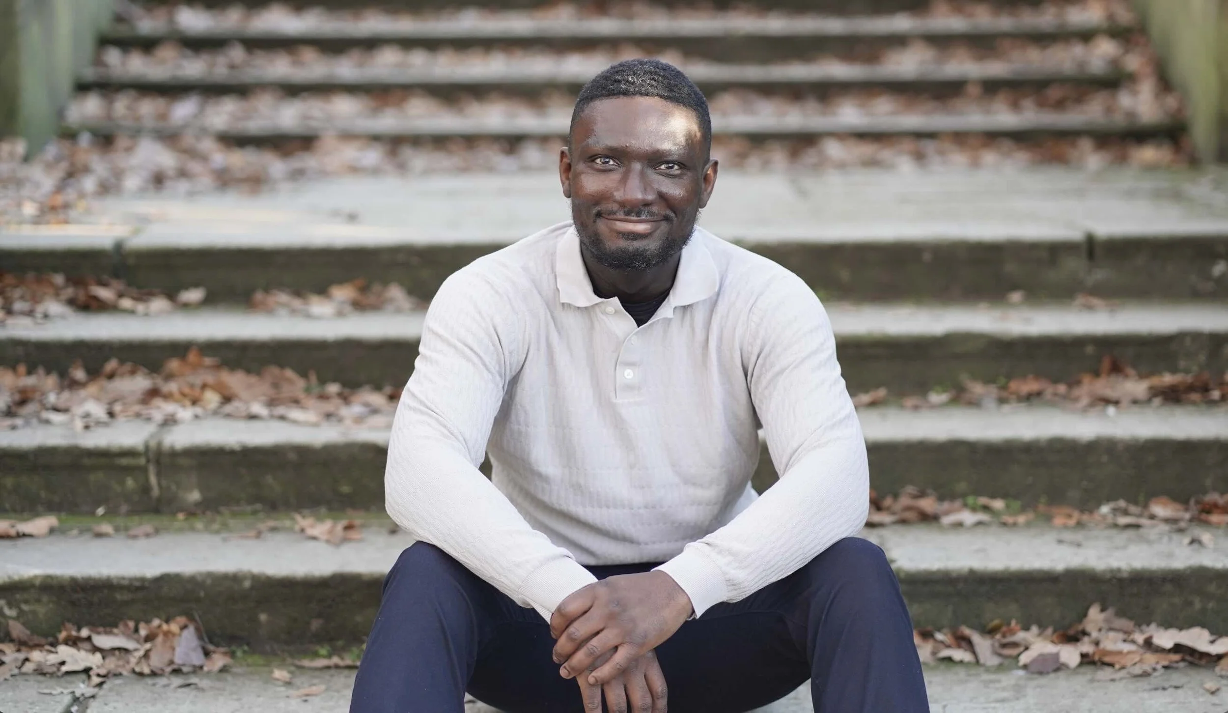 dating profile photo of a man sat on stairs