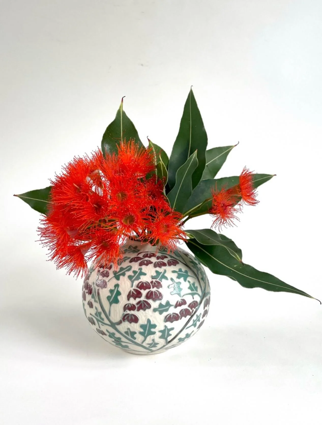 The outrageous colour of these eucalyptus blossoms ❤️