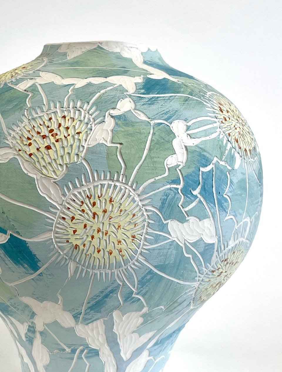 Parrot Bush 🦜 (Banksia sessilis) from Cape Naturaliste, at the start of the Cape to Cape trail in Western Australia. Unfired work in progress. Swipe for the inspiration.