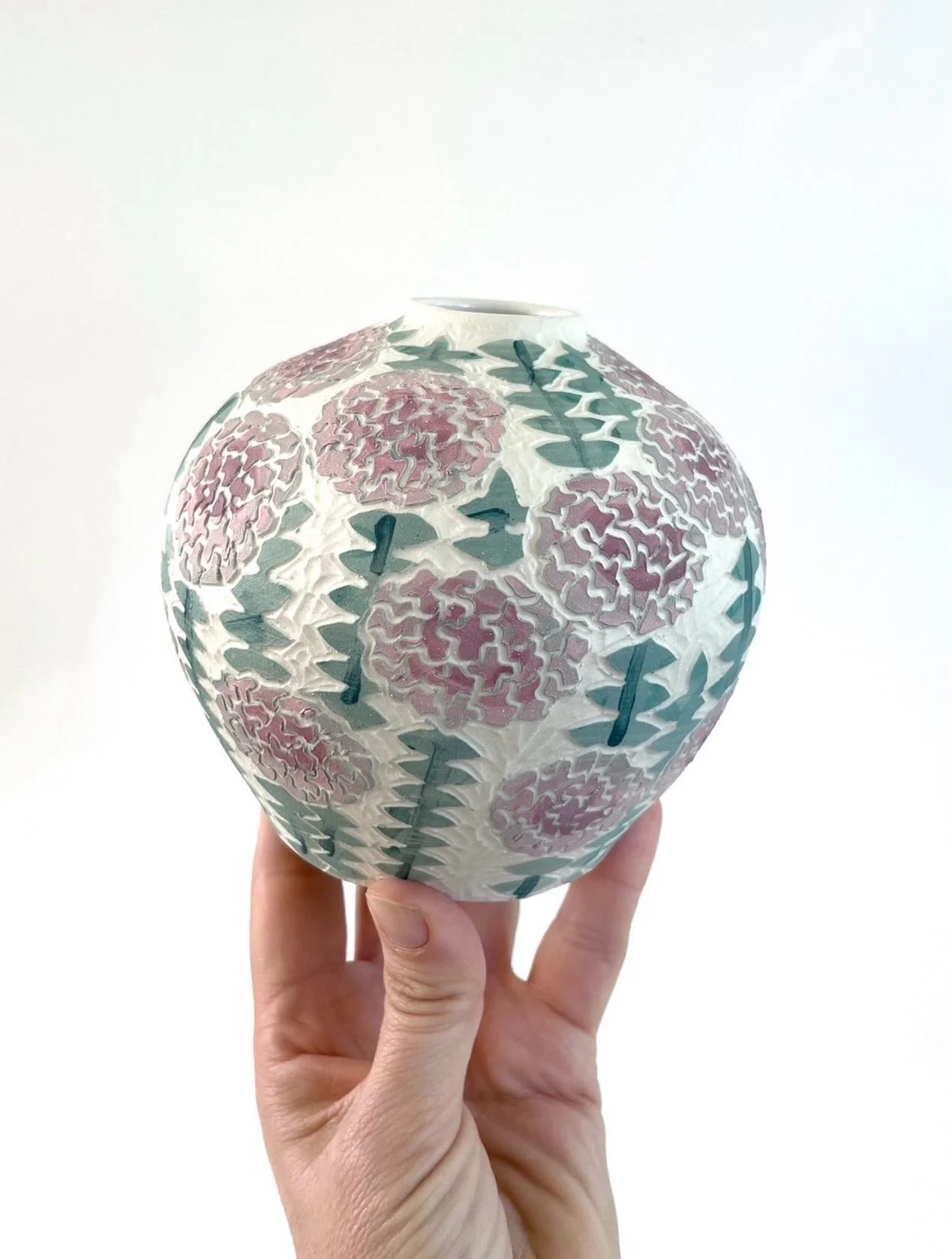 This Pink Rice Flower vase gives me harlequin vibes. Available when my shop opens tomorrow at 9am, Australian Eastern Standard Time (Friday 7pm in New York). Preview is up now 👀