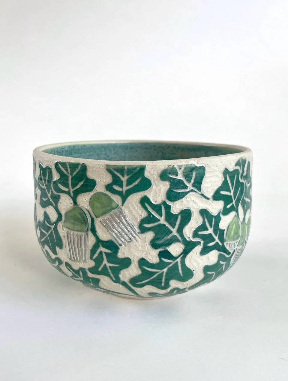 A bowl with the oak-like leaves and tassel flowers of Chorilaena quercifolia. An elegant flowering shrub, much loved by small birds, from the Cape to Cape trail in Western Australia.

Available in my shop 🌿