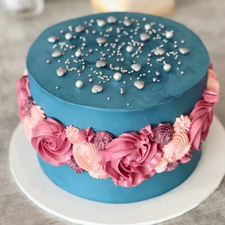 HILLS Cake and Coffee Custom-designed Cakes1.jpg