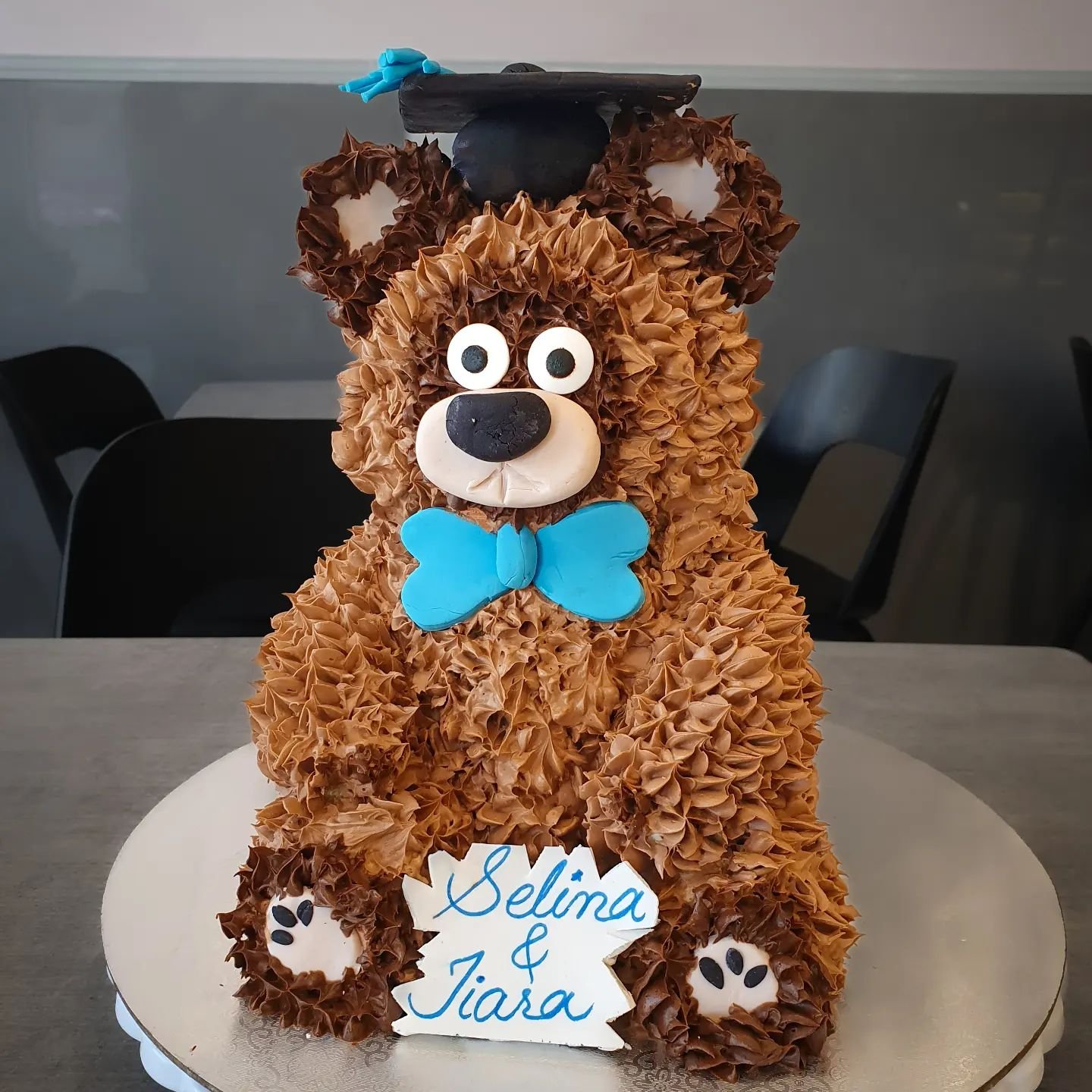 HILLS Cake and Coffee Custom-designed Cakes3.jpg