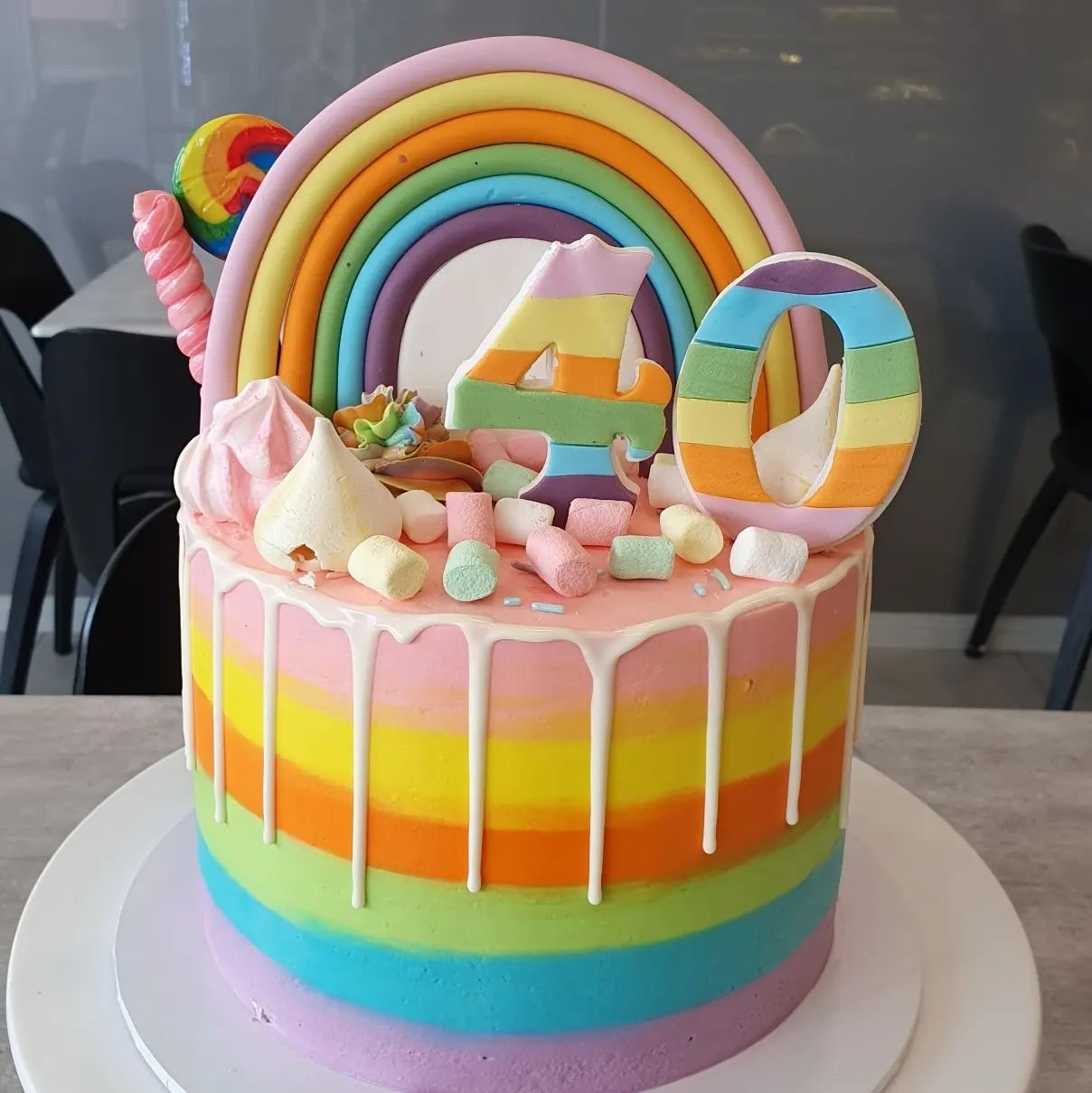 HILLS Cake and Coffee Custom-designed Cakes4.jpg