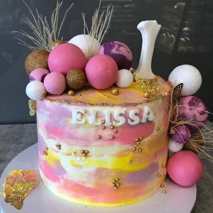 HILLS Cake and Coffee Custom-designed Cakes11.jpg
