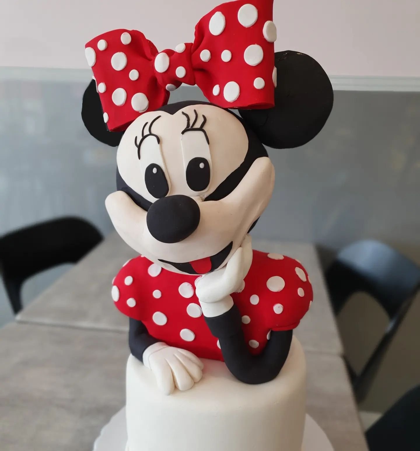 HILLS Cake and Coffee Custom-designed Cakes6.jpg
