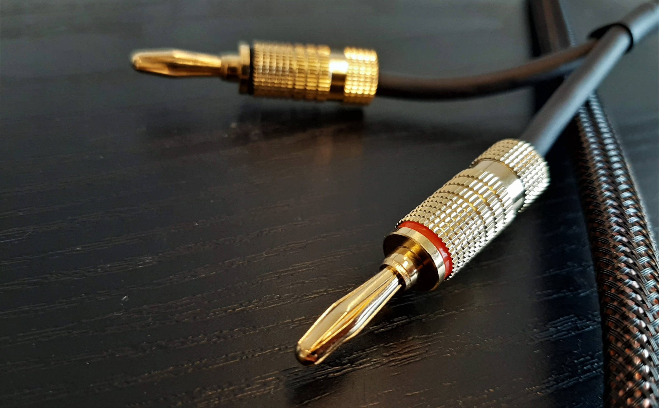 tetraëder hardwerkend munitie Elegante Hifi speaker kabels met banaanstekker — Kubuni