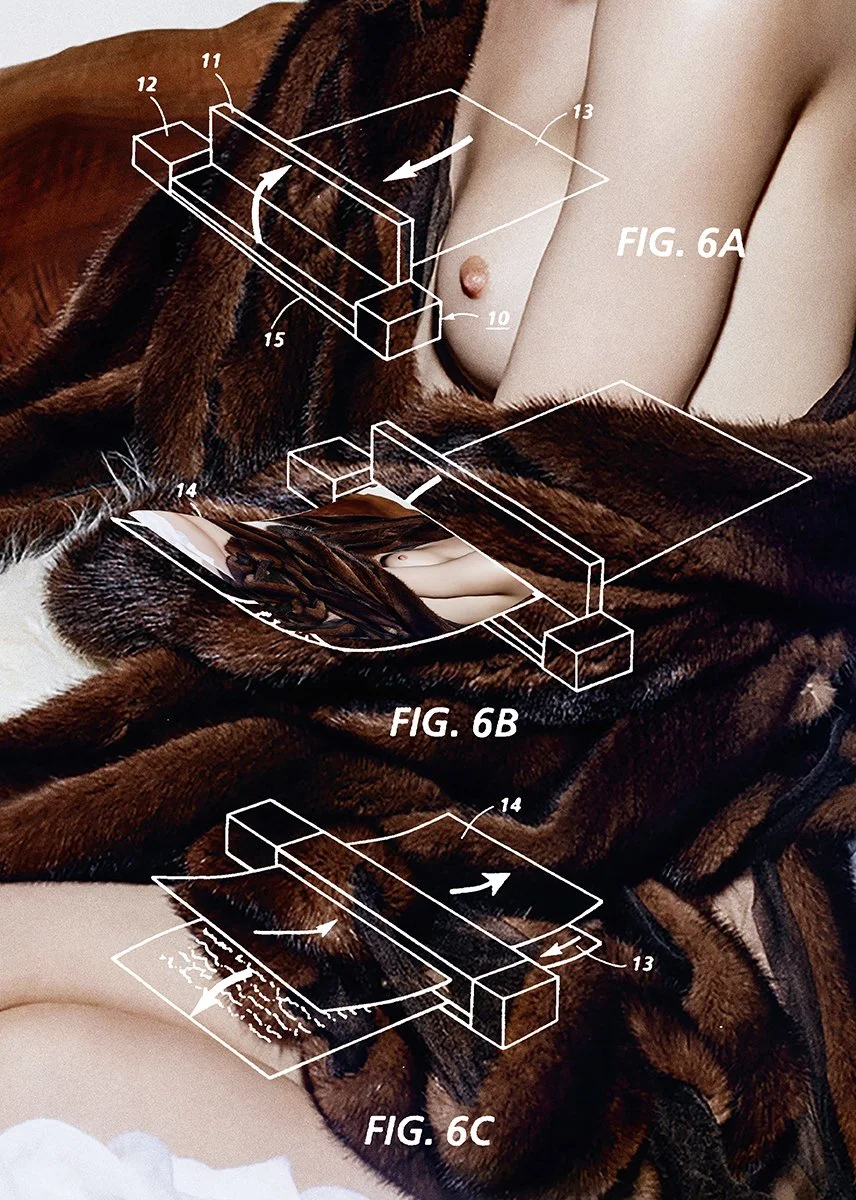 Schematische technische Abbildung mit nummerierten Teilen und Linien, die auf eine menschliche Brust und einen Pelzmantel auf einem Bett oder Sofa hinweisen.