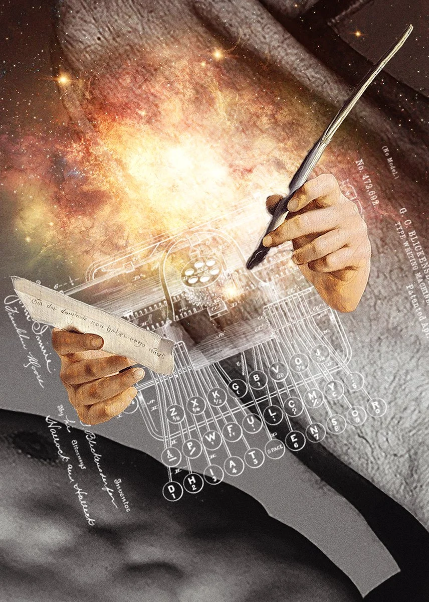 Ein menschlicher Hand hält eine alte Papierrolle, die in einer digitalen Illustration einer Schreibmaschinentastatur integriert ist. Im Hintergrund ist eine kosmische Galaxie mit Sternen und leuchtenden Wolken zu sehen, während die andere Hand eine K