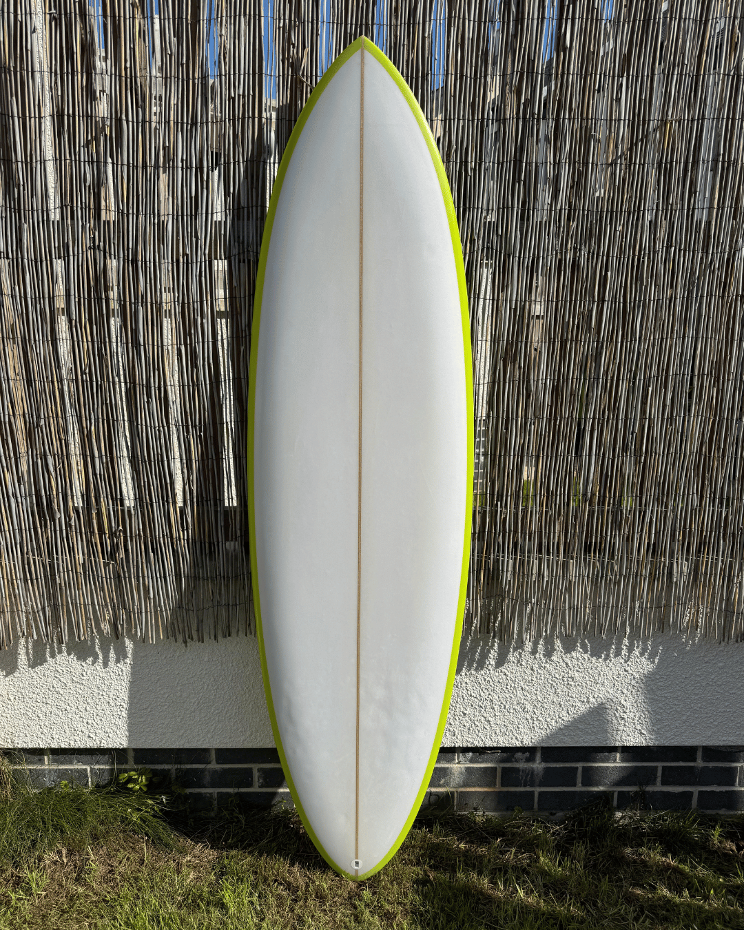 second-hand-midlength-surfboard.png