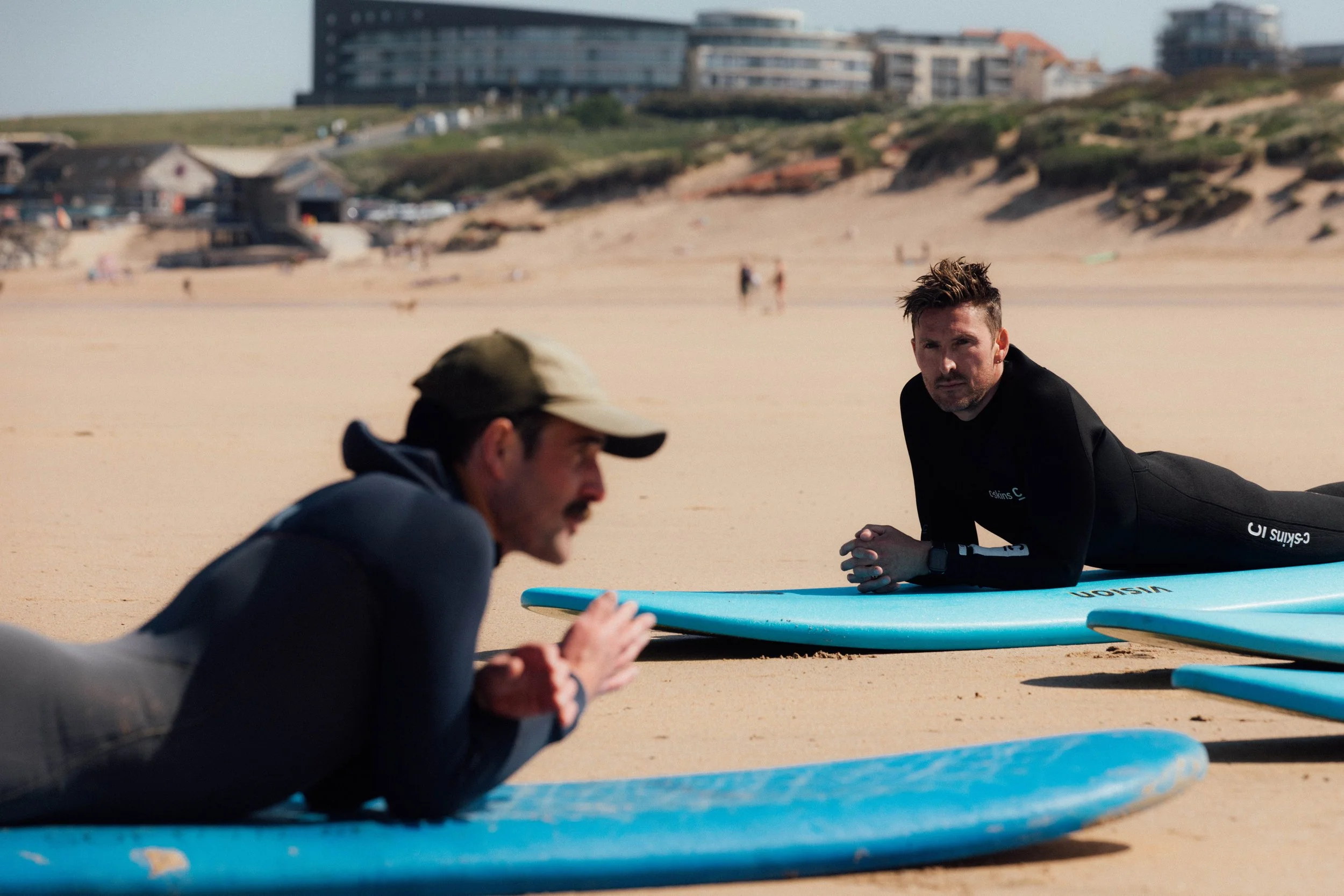 Surf lesson on Fistral beach in Cornwall