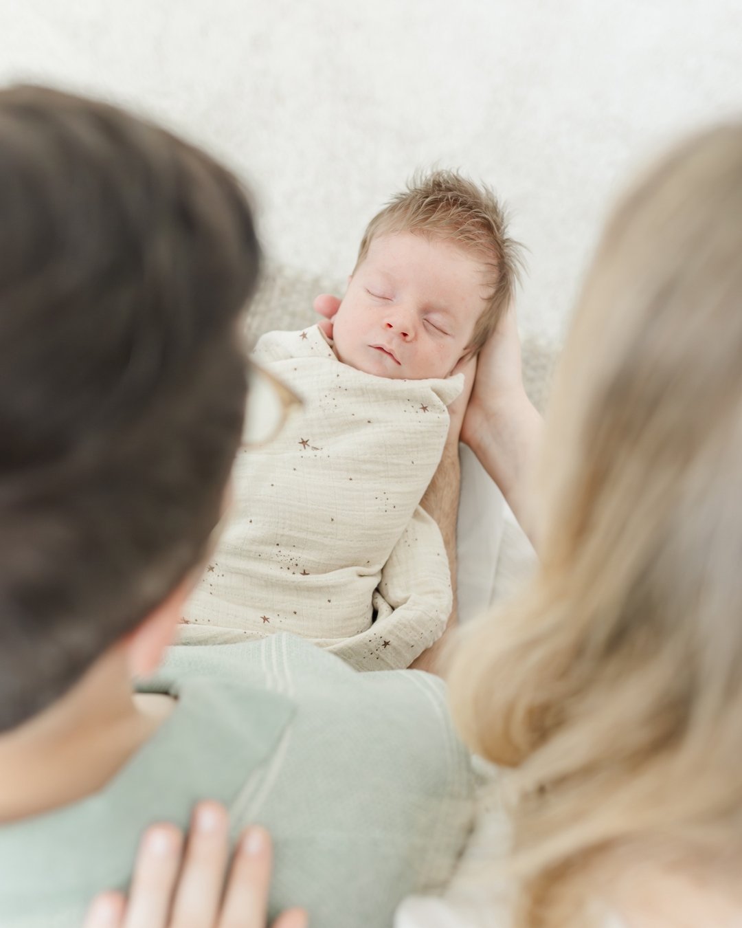 There&rsquo;s something sacred about seeing your whole world held in your hands. These are the quiet beginnings of a beautiful story, one that deserves to be remembered forever!
.
If you&rsquo;re preparing to welcome your little one, I&rsquo;d be hon