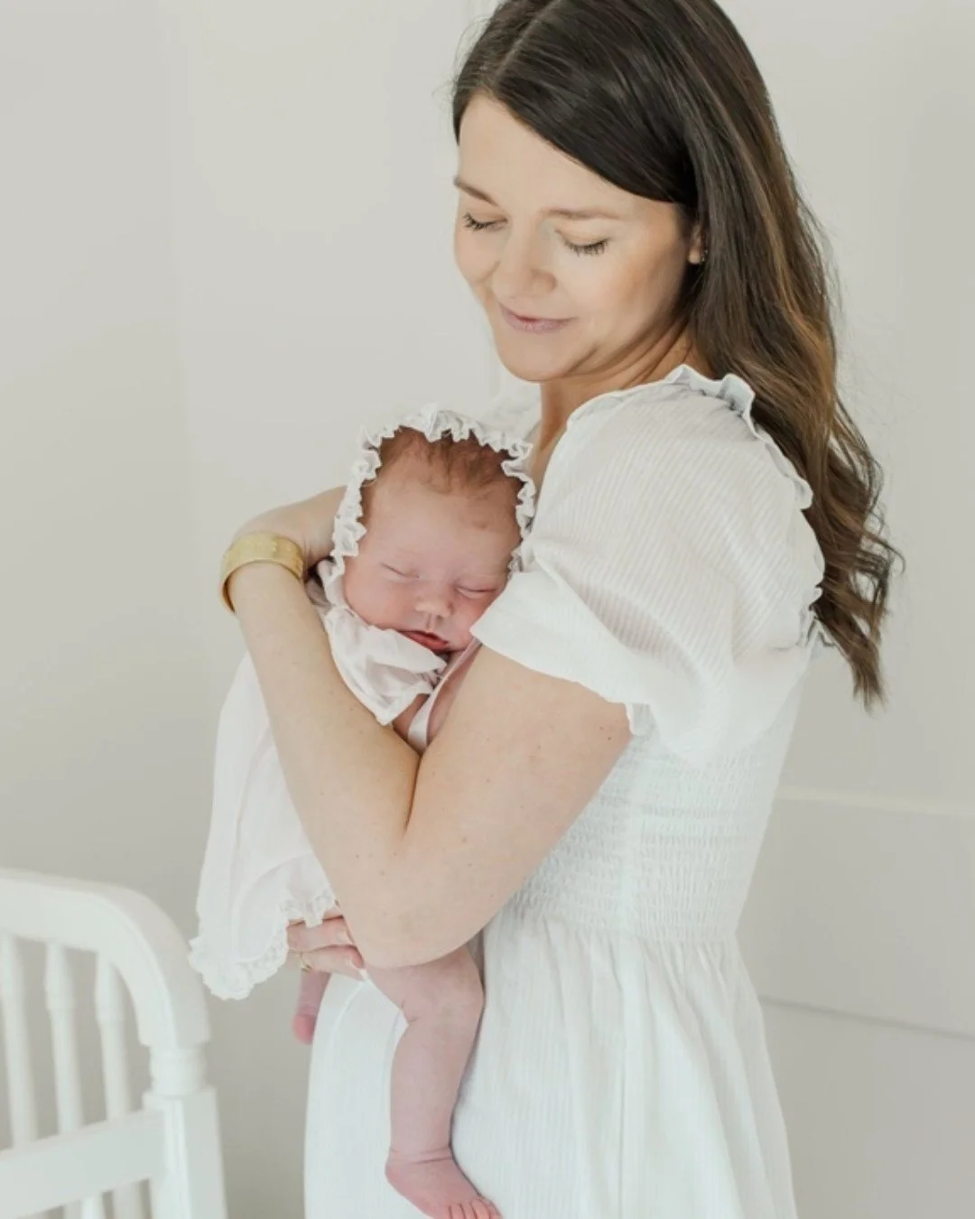 She's only this tiny once. This still. This new.
If you're expecting or just brought your baby home, let's get these on your wall before this season slips by. 🤍
.
.
.
#newbornphotography #newbornphotographer #lifestylenewborn #newbornportraits #moth