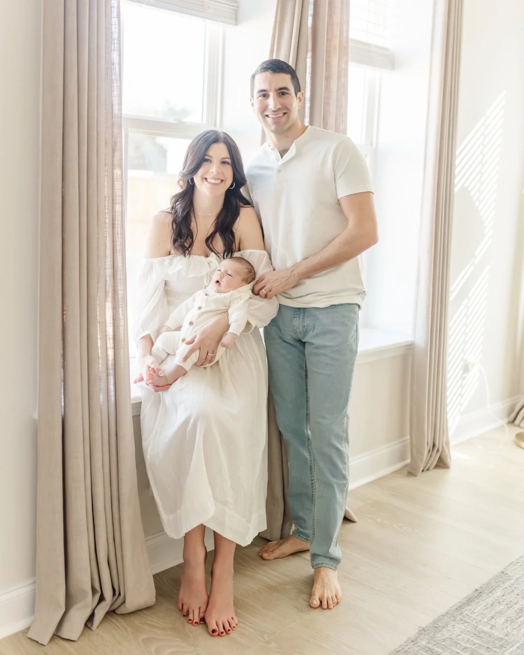 Five things that actually make a newborn session go smoothly:
1. Feed baby right before I arrive (a full baby is a sleepy baby)
2. Keep your home a few degrees warmer than usual
3. Siblings don't need to perform, they just need to be there
4. Wear wh
