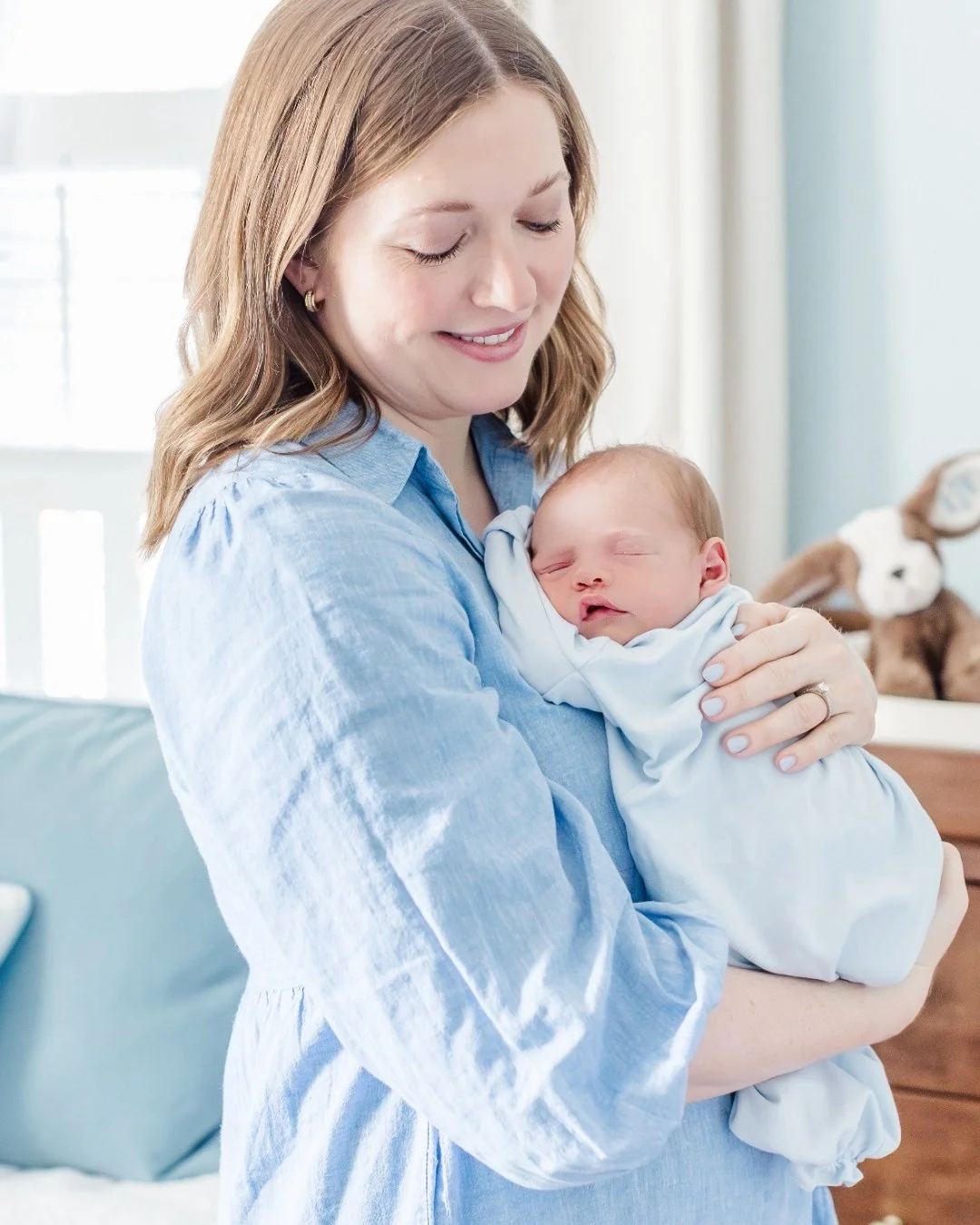 You just had a baby. The last thing you should be doing is driving across town to a studio.
 
The lifestyle newborn Session is designed specifically for Upstate SC families in those first few weeks home. We work with your light, your space, and your 