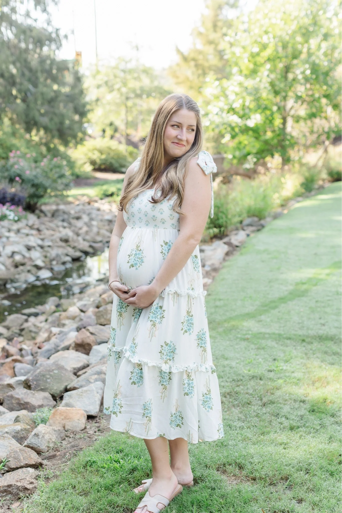 I love catching moments like this during a session, when she's not posing for me, just glancing back at her people for a second. That's usually my favorite shot of the whole shoot.

#greenvillematernityphotographer #maternityphotographergreenvillesc 