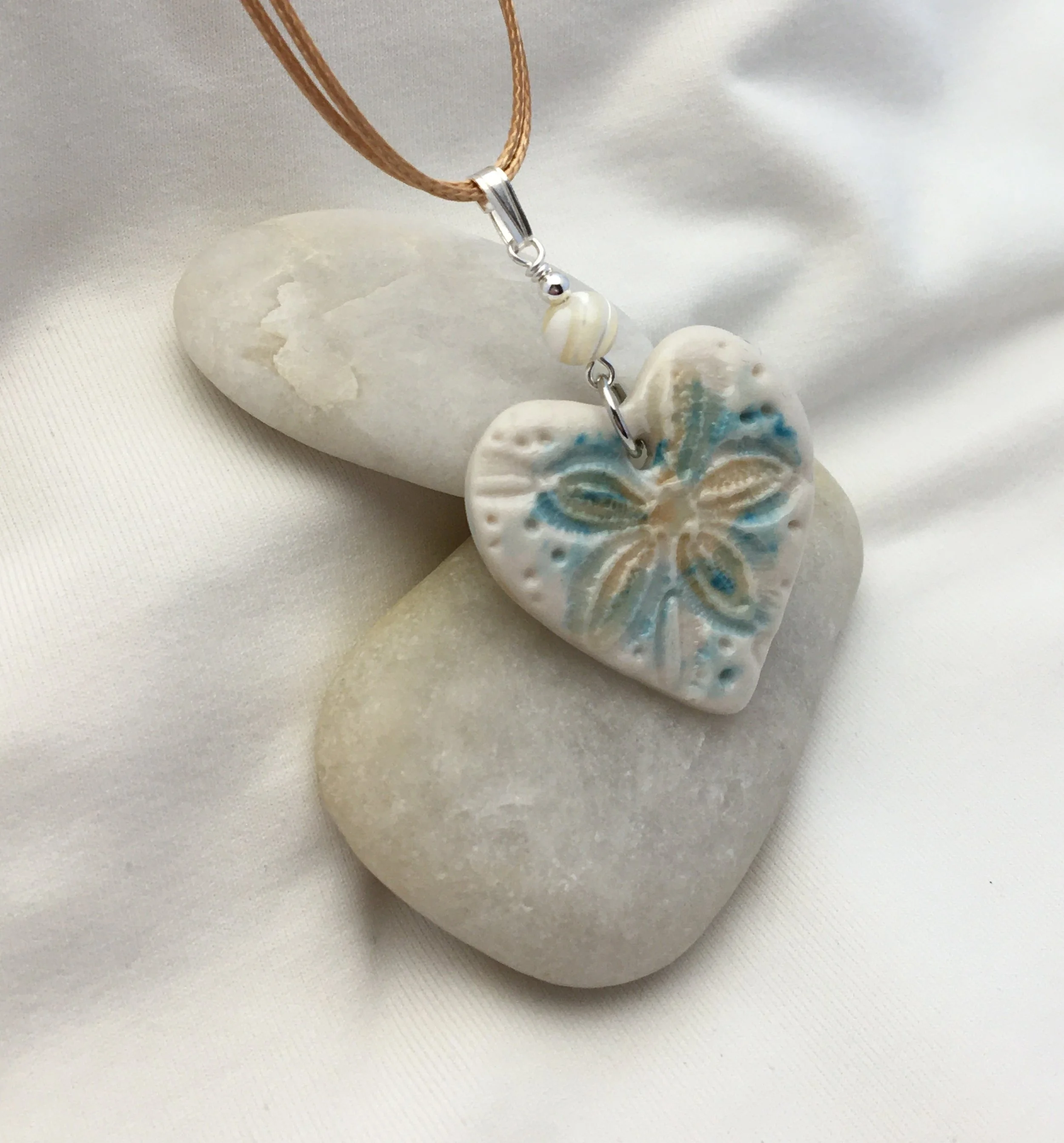 White Beach Flower Heart Necklace