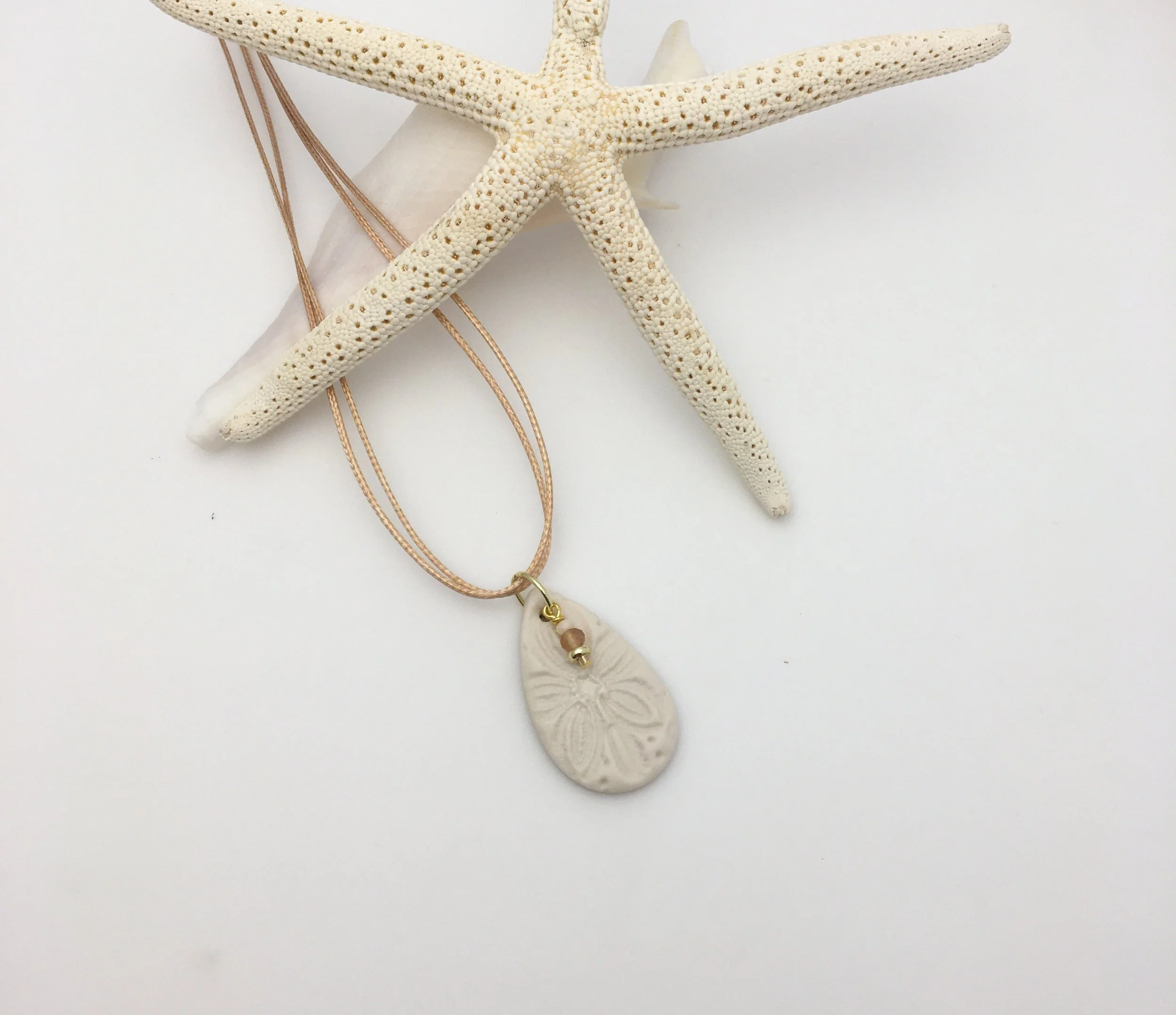 Teardrop Beach Flower Necklace