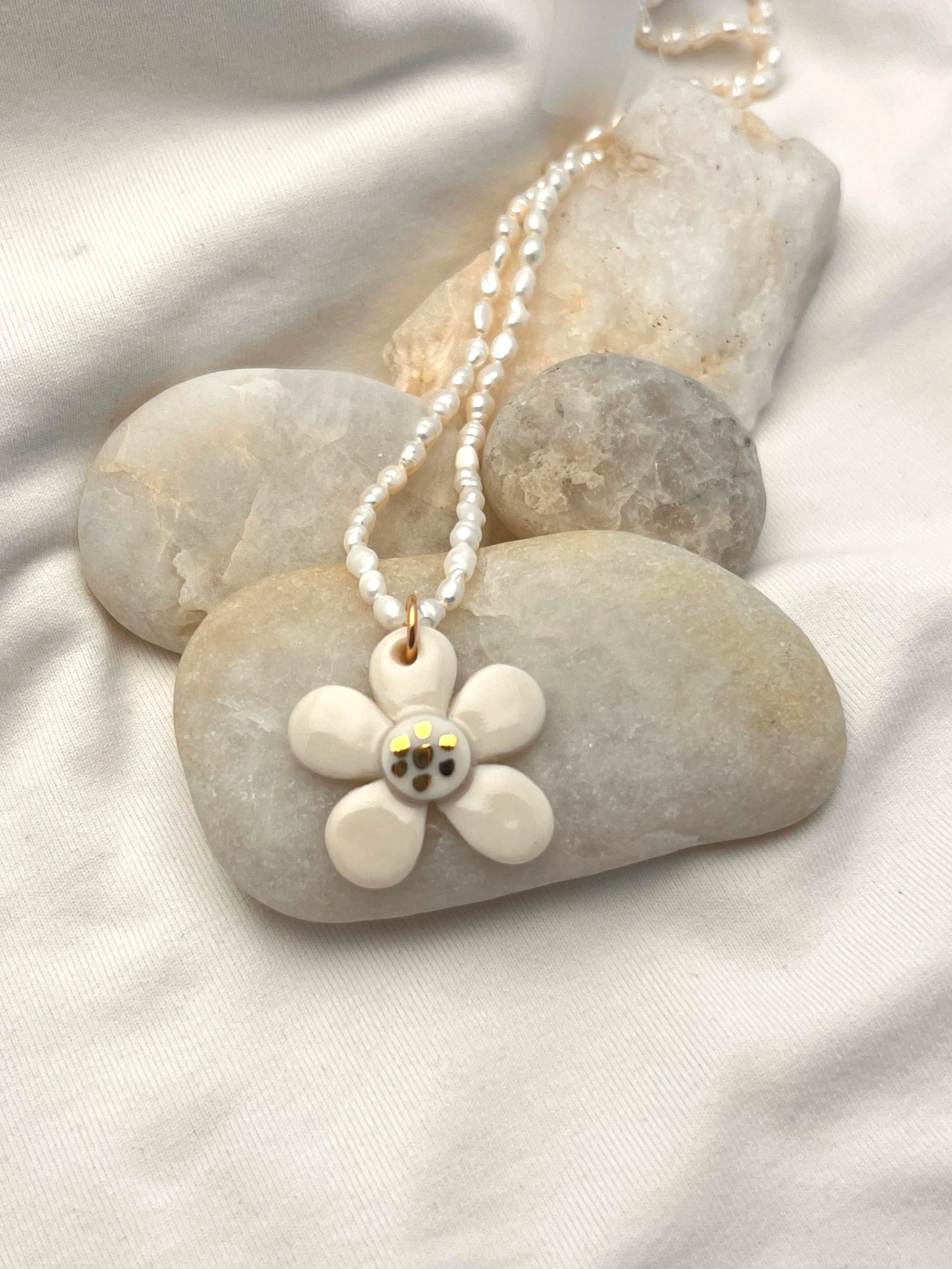 White Daisy Pearl Necklace