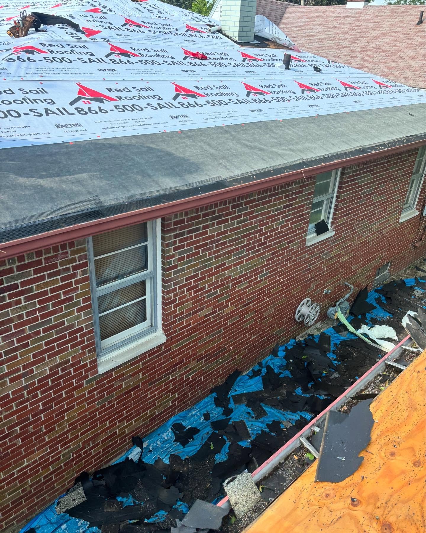 Had to wait out the rain this week, but it&rsquo;s sunny today and we&rsquo;re back at it🚩Today is a 2fer, that way the neighbors can have matching Dynasty impact resistant Glacier  shingles! #redsailroofing #ikodynasty #glacier