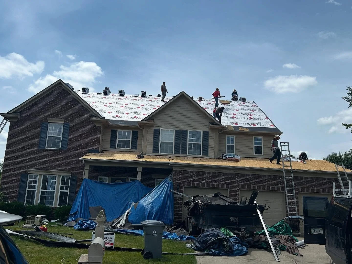 Nothing like the repetitive sound of a nail gun fastening these Dynasty Shingles down! Suns out, Guns out🚩 #redsailroofing #ikodynasty #glacier