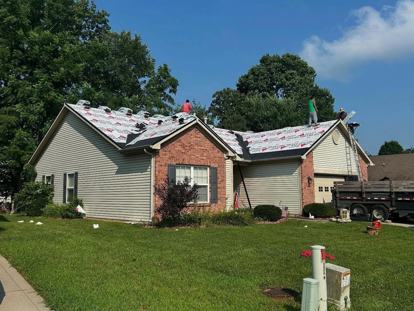 78 degrees, sunny and the synthetic is rolling! What a day for a roof build🚩#redsailroofing #ikodynasty