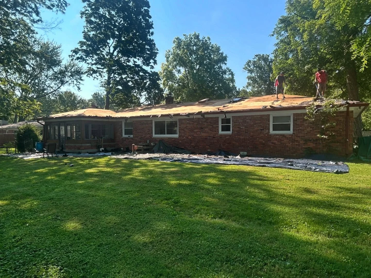 Everyone is working for weekend, just so we can install more roofs🚩Another day another beautiful IKO Dynasty roof being installed! #ikodynasty #redsailroofing