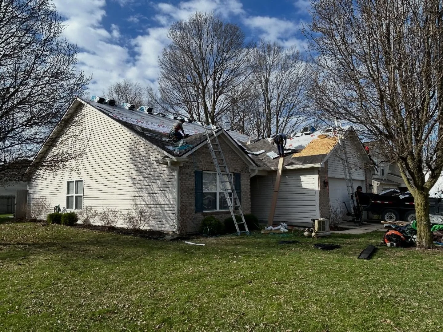 New year, same amazing impact resistant shingles! #redsailrofing #ikodynasty 🚩🚩