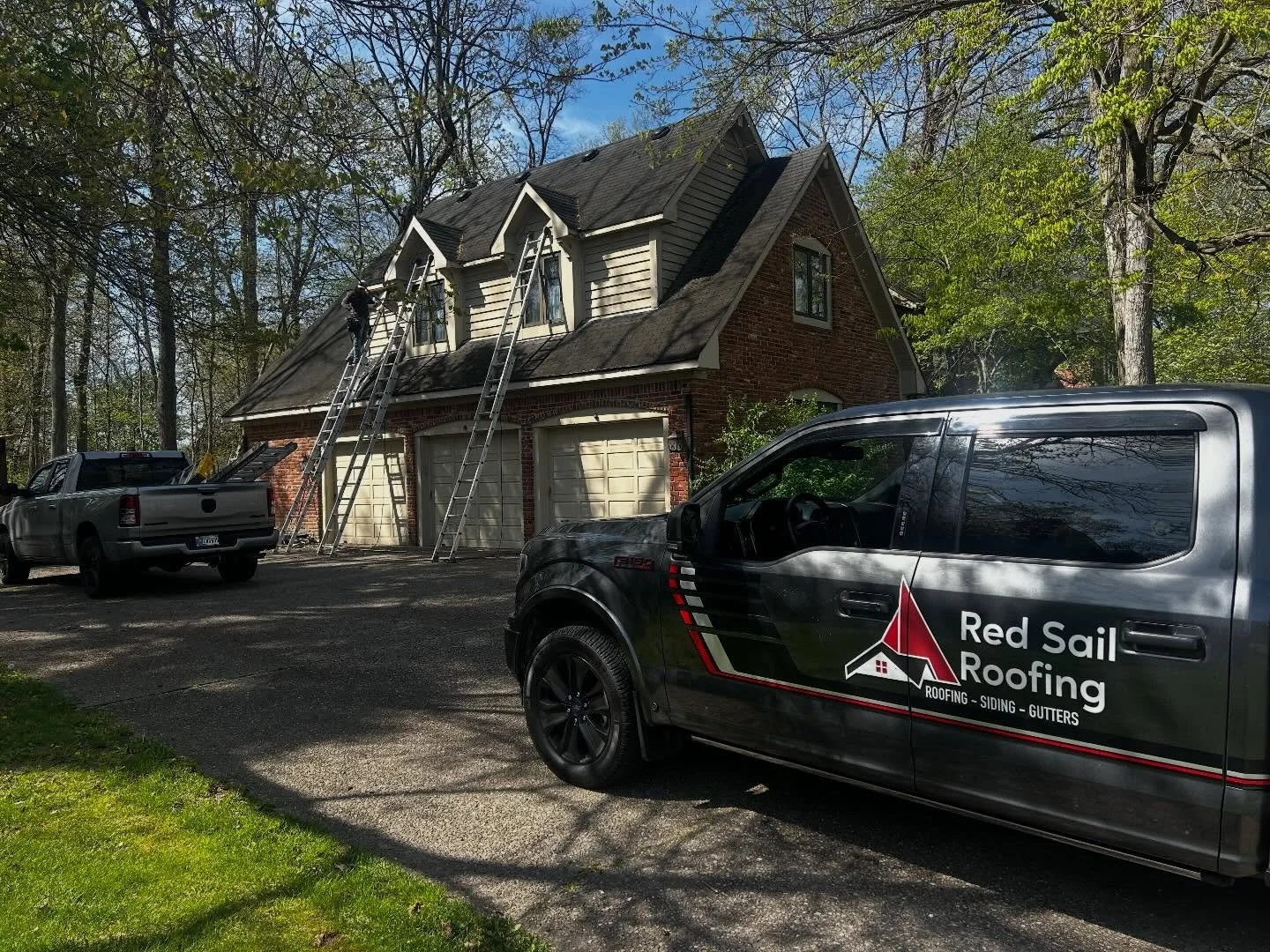 2 roofs built yesterday and today were installing all soffit and fascia metal before we come back with another new roof and new gutters and downspouts 🚩Just like the honey 🐝, we are buzzy! #redsailroofing