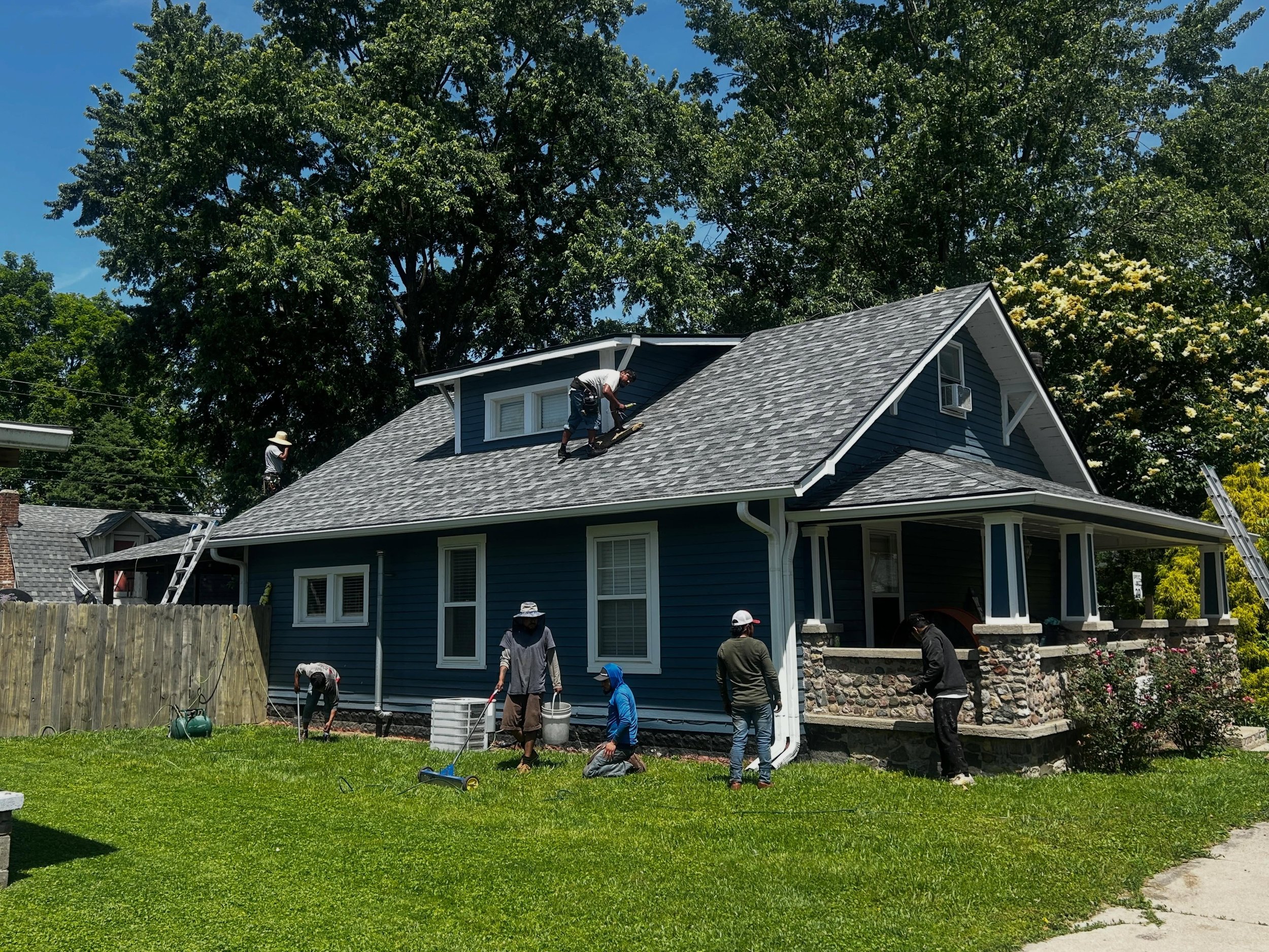 When one your supporting team members at the supply house chooses you to do their roof 🚩🚩 They get an impact resistant Dynasty Shingle! #redsailroofing #ikodynasty