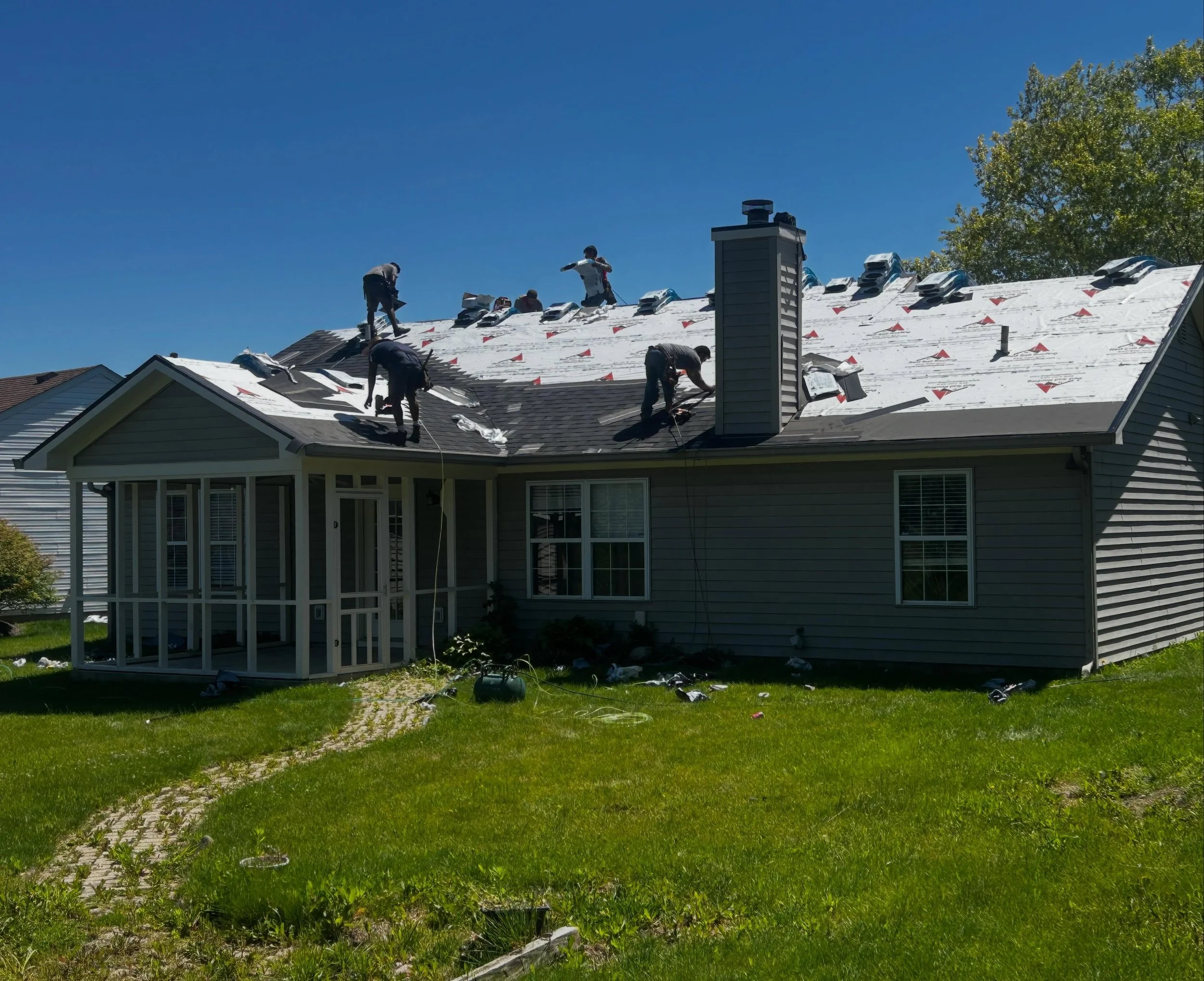 Another successful real estate transaction, complete with new Granite Black Dynasty shingles 🚩#redsailroofing #ikodynasty