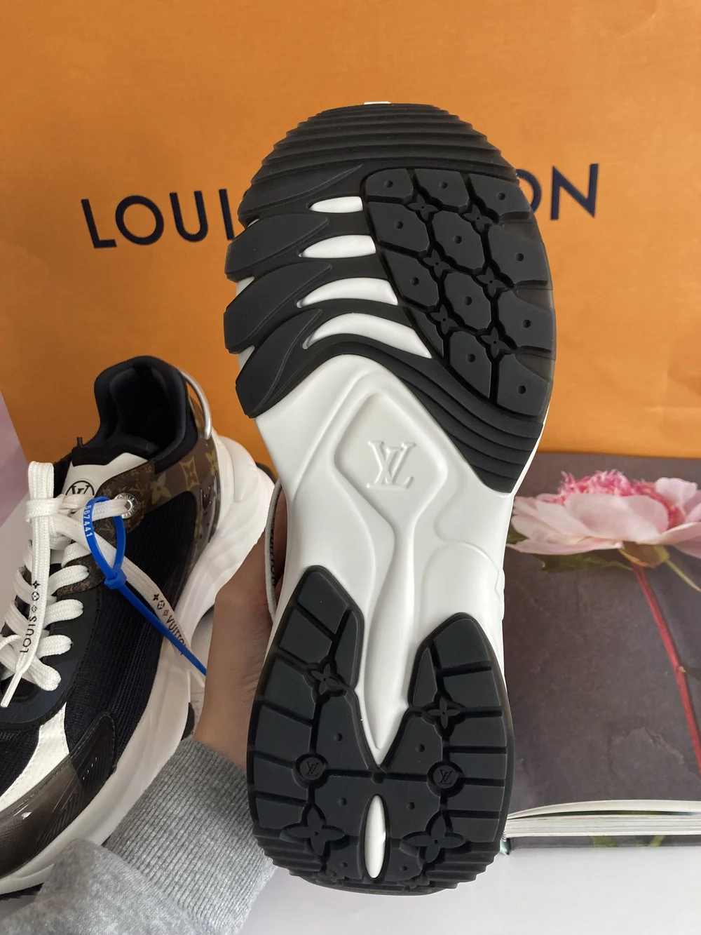 Louis Vuitton Run 55 Sneaker Size:40 — MISS LULALA