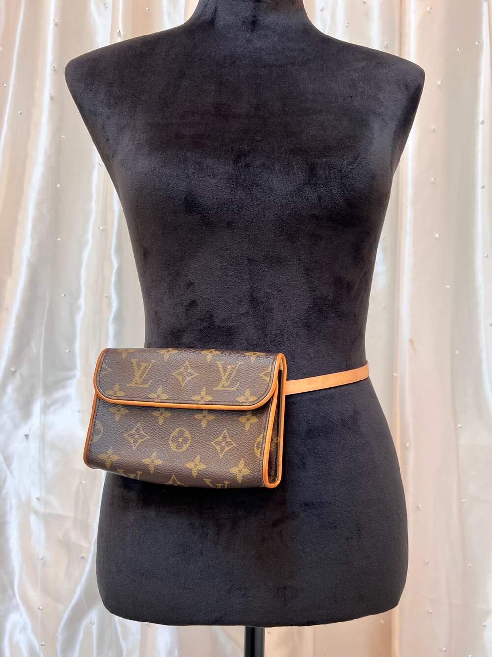 LOUIS VUITTON Monogram Pochette Florentine Waist Bag