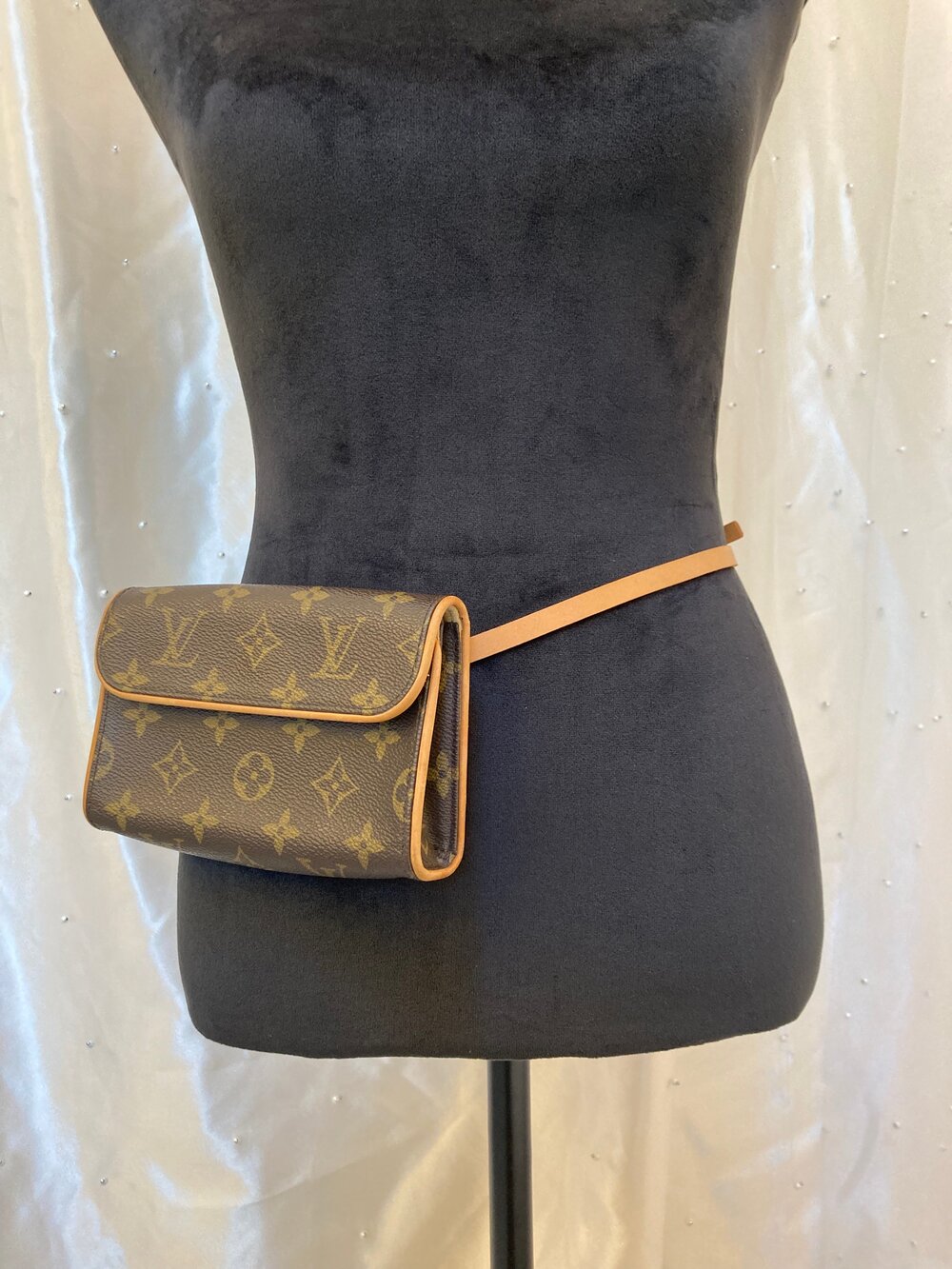 Louis Vuitton Monogram Florentine Pochette Belt Bag Size Medium