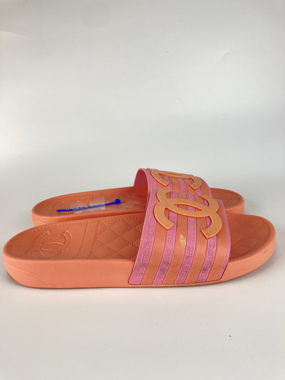 CHANEL Rubber CC Flat Slide Sandals 38 Orange Pink — MISS LULALA