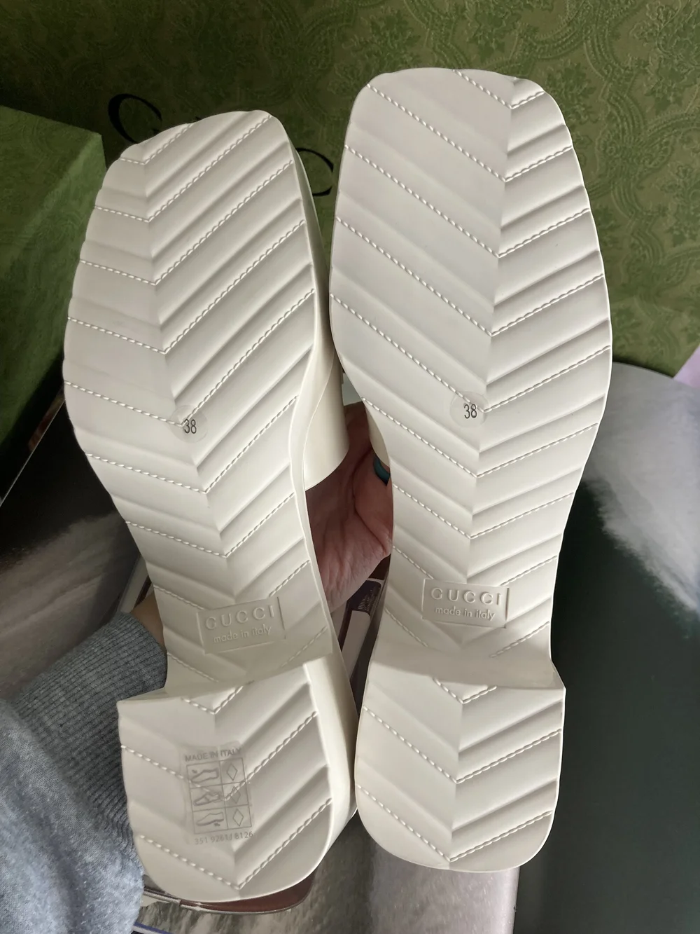 GUCCI キルティングサンダル 35 1/2 最終値下げ。 Gucci Jelly Slide Sandals Size 38 — MISS LULALA
