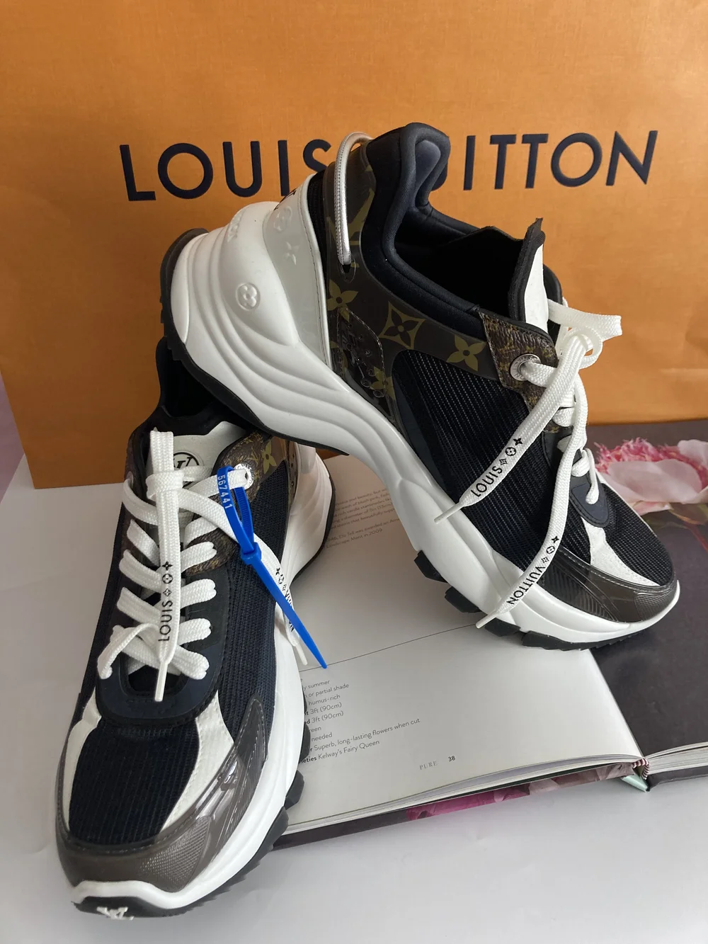 LOUIS VUITTON RUN55 スニーカー　40(24㎝) Louis Vuitton Run 55 Sneaker Size:40 — MISS LULALA