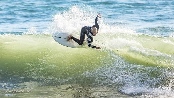 Un beau mois de septembre qui se termine avec de jolies sessions pour l&rsquo;&eacute;quipe Twin Fin. 🌊🏄🏼&zwj;♂️🏄🏼&zwj;♂️
Nous vous accueillons jusqu&rsquo;au 7 novembre pour les cours de surf et la location.
R&eacute;servation directement sur n