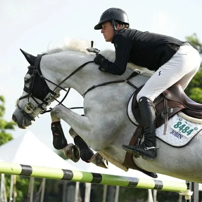 To wrap up the winter circuit with a great result, Coquelicot finished 9th in the $50,000 CSI2* CabanaCoast Grand Prix here in Wellington! Special thanks to the team @foxridgefarms for the tireless help, without such a special stable and group of peo