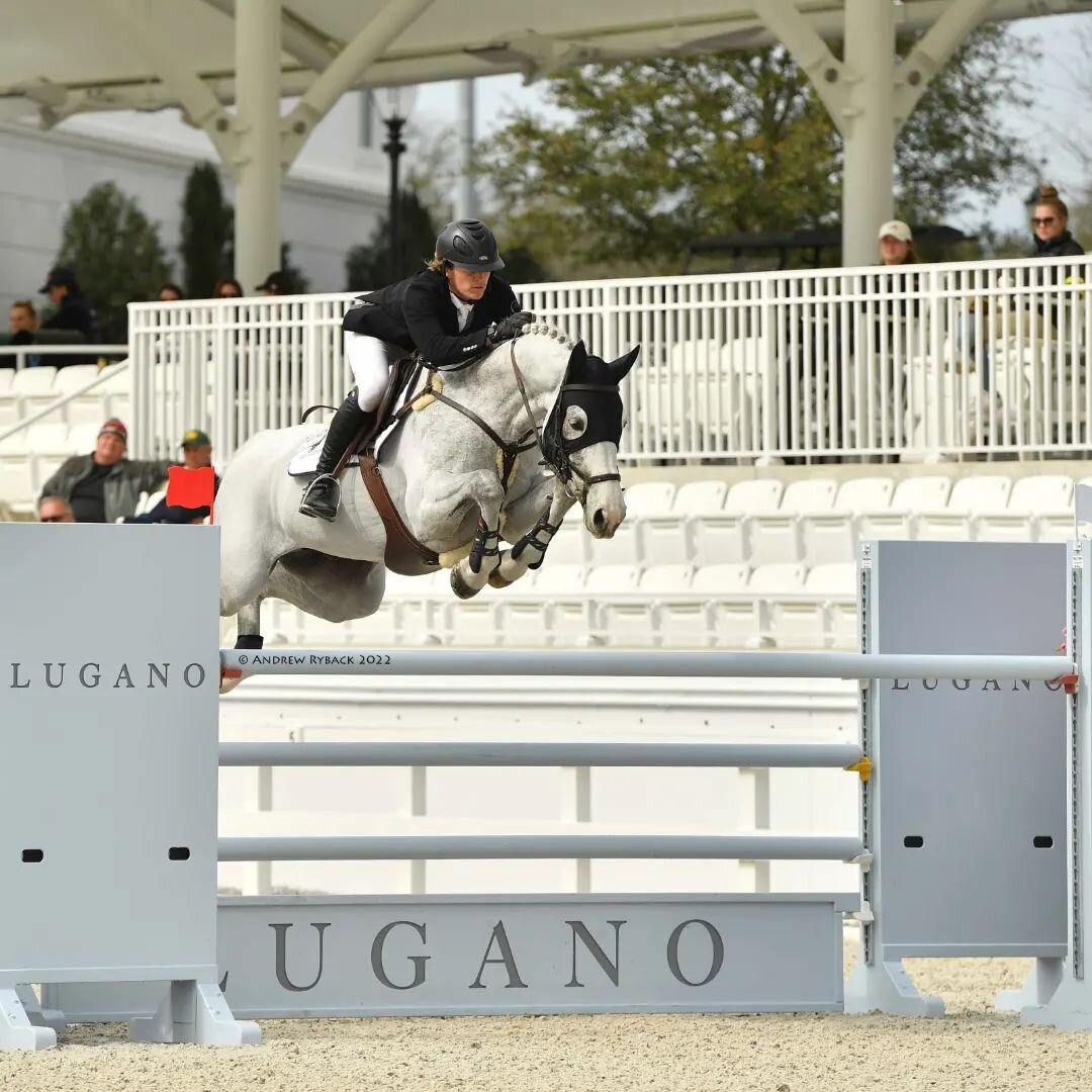 So excited with the @foxridgefarms team of horses this week at WEC! In just her second show in North America, Cuba Libre V jumped double clear and placed 2nd out of 44 in the $10,000 1.40m Futures Prix sponsored by @buckeyenutrition Sunday Girl also 