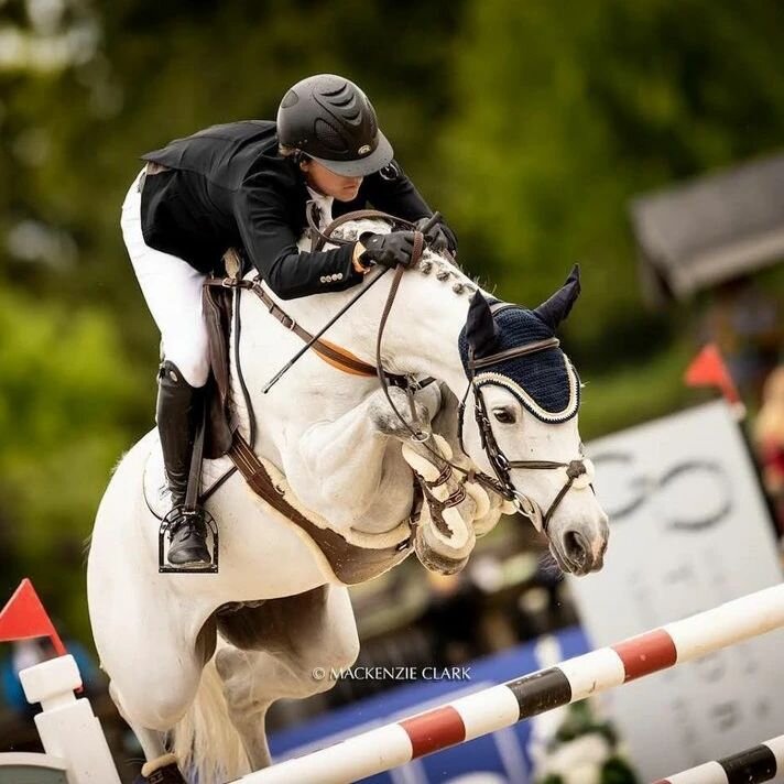 Licot on his way to pick up his first FEI5* placing with a 6th place in the $37,000 West Coast Cup! Cuba Libre also performed great at Thunderbird Horse Park, going clear in two of her FEI2* ranking classes. 

@foxridgefarms 
@mackenzie_clark