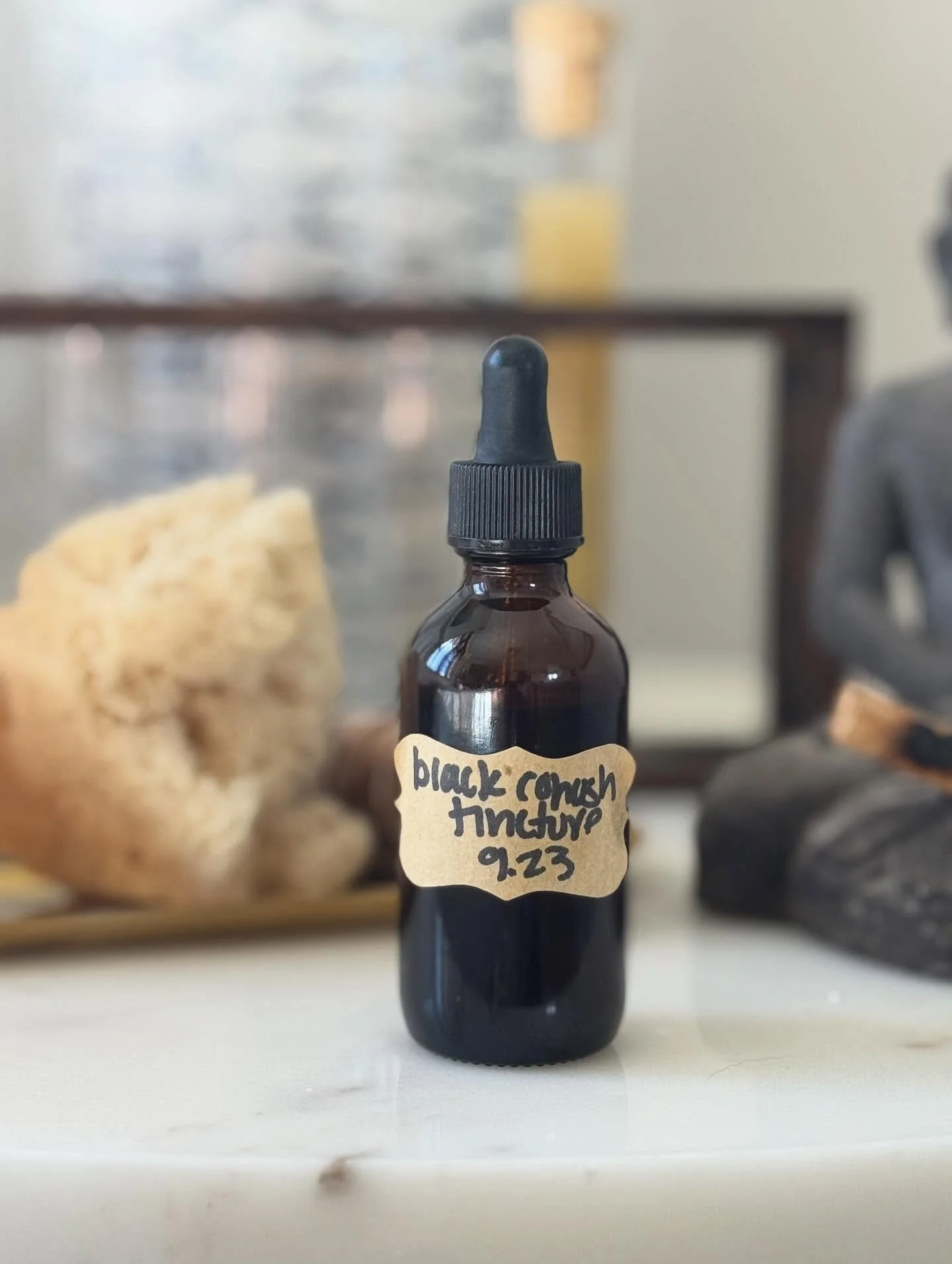 Black Cohosh Tincture 🌿

&bull; Traditionally used to ease menopausal symptoms (hot flashes, night sweats, mood changes)
&bull; Supports hormonal balance during midlife transitions
&bull; May help with menstrual discomfort
&bull; Taken as a tincture