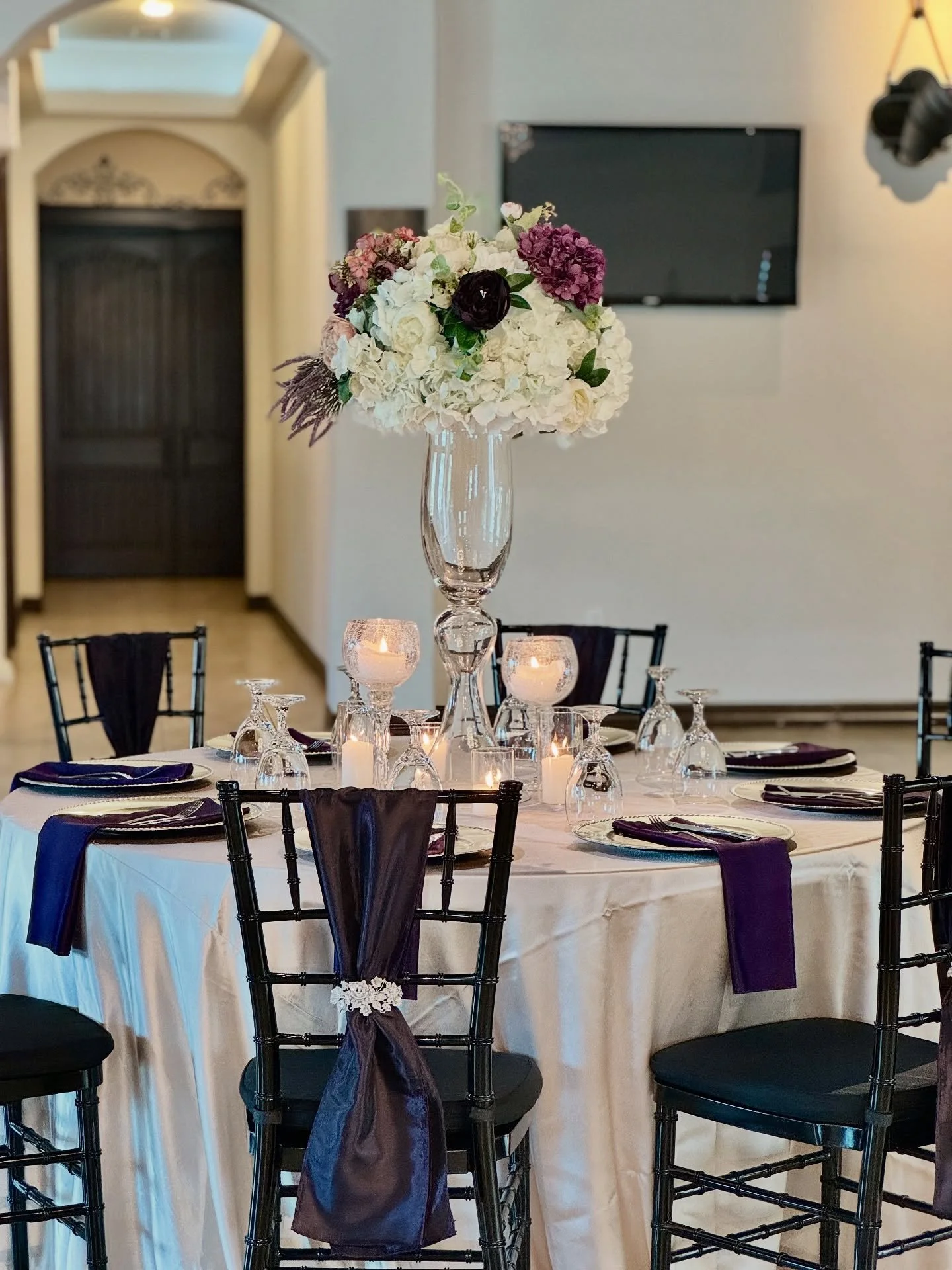 Elevate your wedding reception with beautifully curated table settings that blend elegance, style, and unforgettable detail. ✨🍽