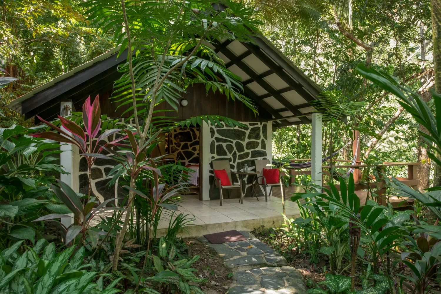 Private Classic Villa - with fresh mountain breezes and ceiling fan