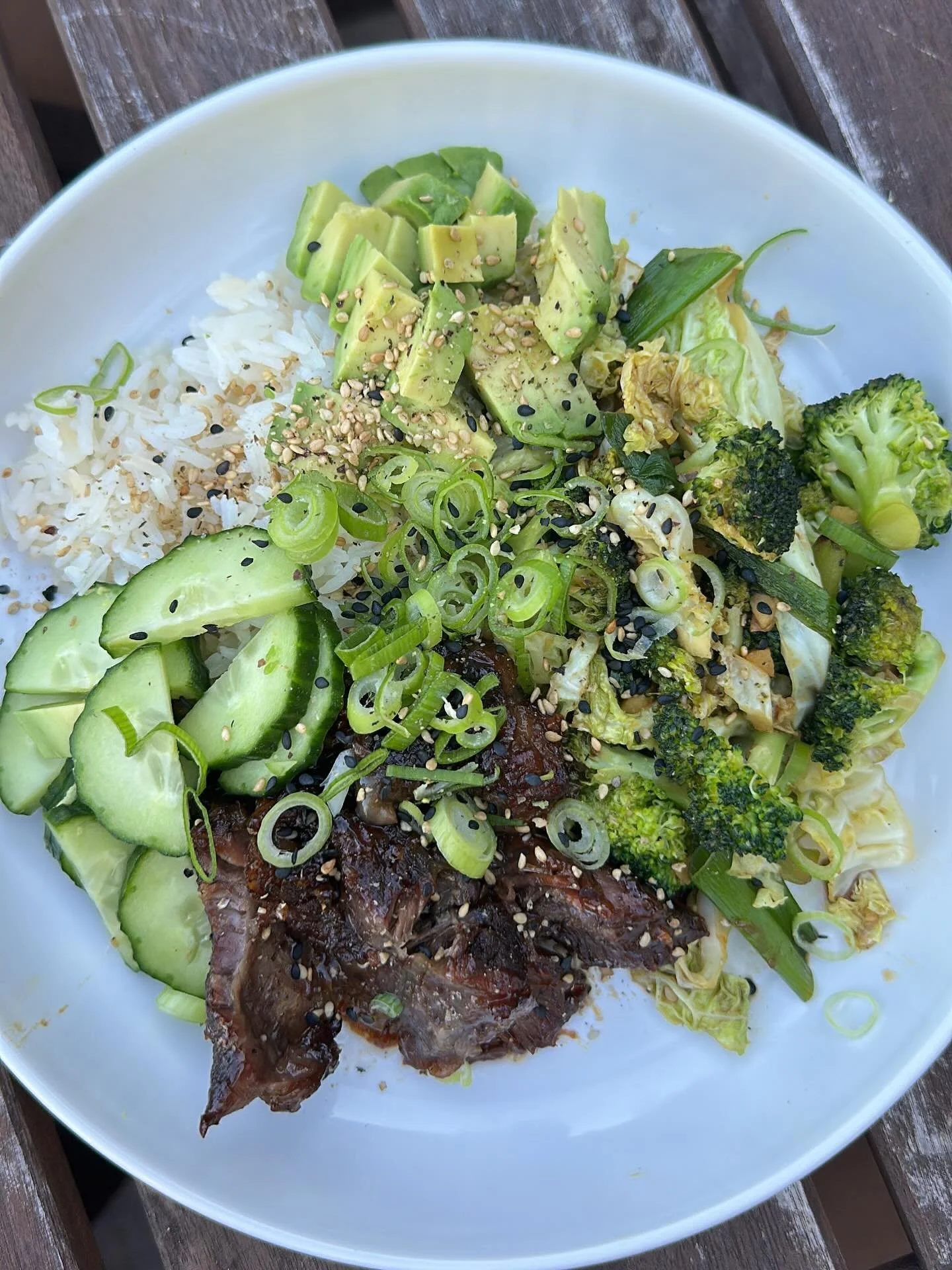 Miso Ginger Chuck Roast Bowl 🥩🫚🧄🥦🥒🥑 🍚

A set it and forget it kind of recipe. This turned out soooo good I was dreaming about the leftovers for lunch. 

Ingredients:
&bull;  1 grass-fed chuck roast (~2.5 lbs), cut into quarters, excess fat tri